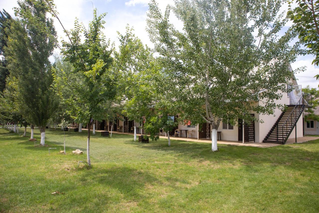 База Відпочинку "Сонячна" Primorskoye Exterior foto