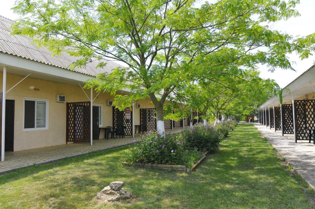 База Відпочинку "Сонячна" Primorskoye Exterior foto